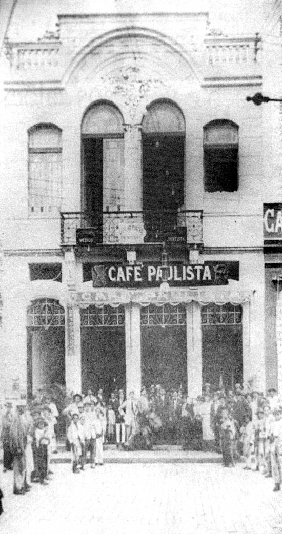 Fachada histórica do Café Paulista no início do século XX, no Centro de Santos